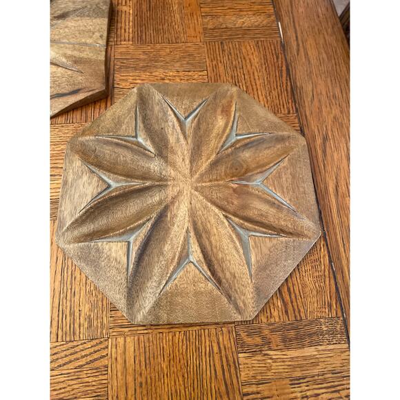 Set of 3 mid-century farmhouse style wood carving wall hangings - Picture 3 of 5